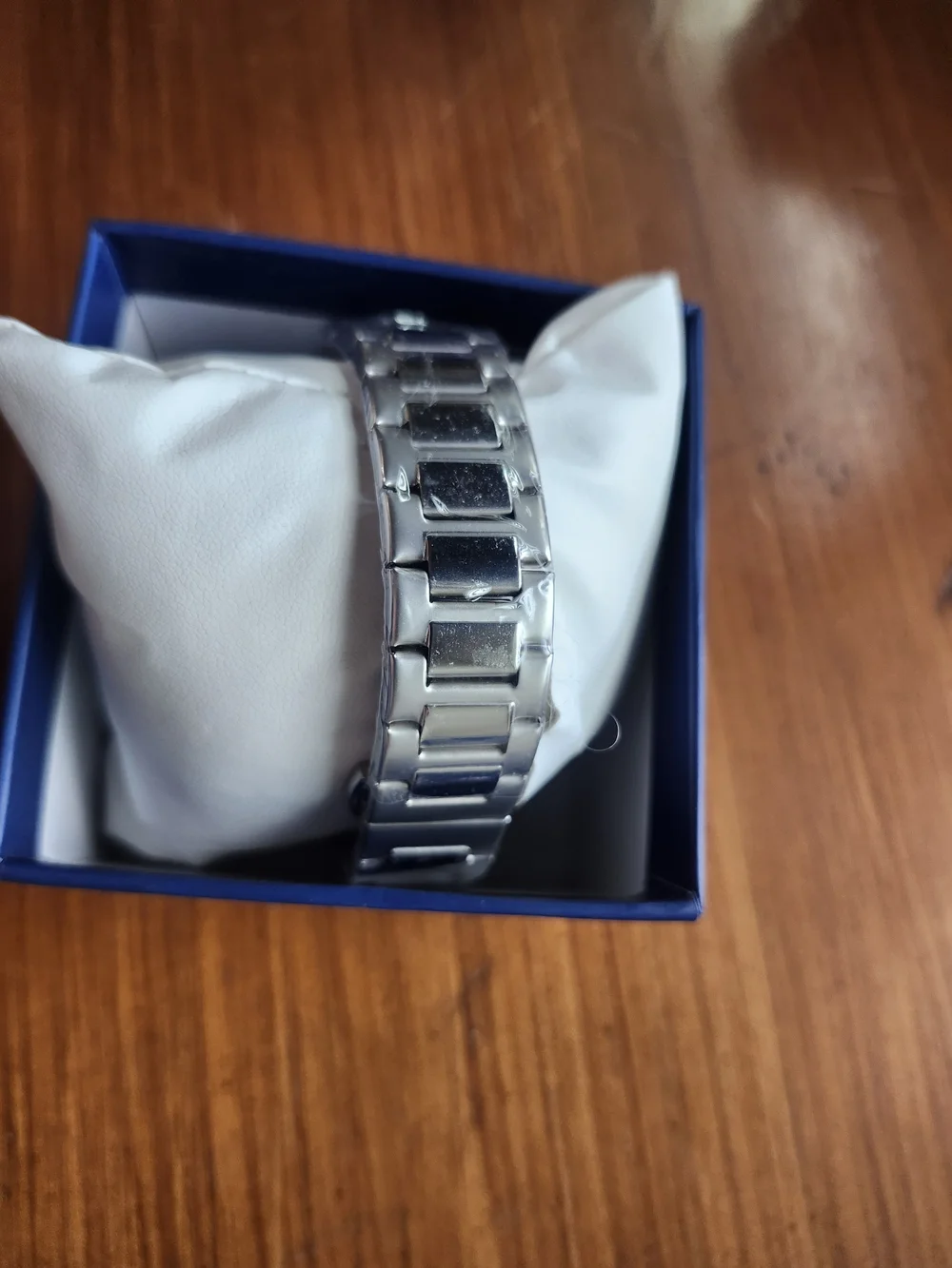 Invicta Montres Prestige Silver Crystal Bezel Watch with White Dial